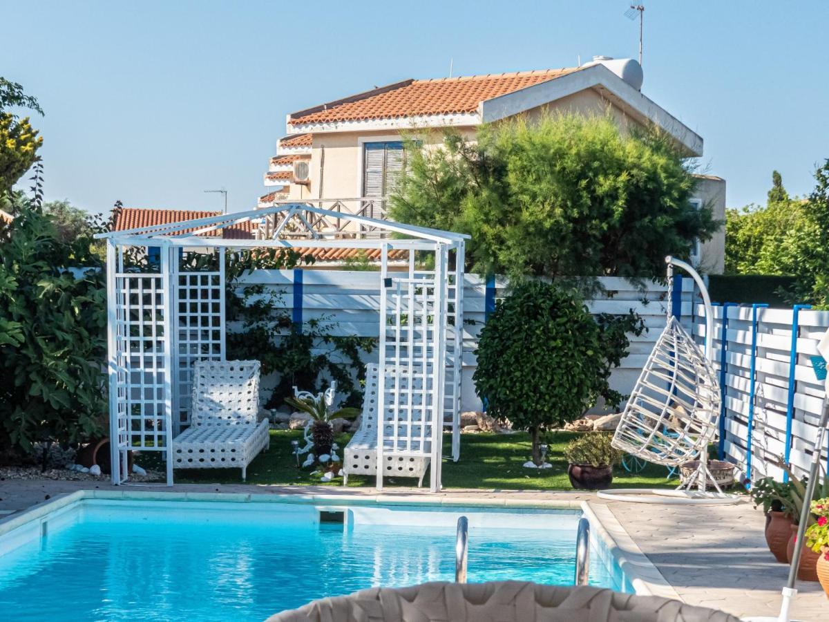 Greek Island Style 2 Bedroom Villa With Pool Next To The Sea Ларнака Экстерьер фото