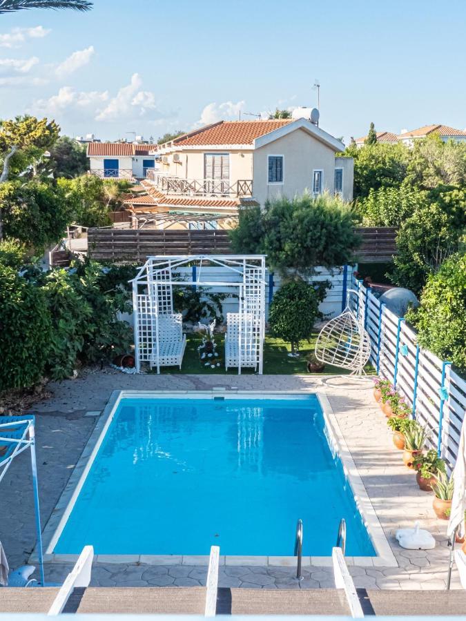 Greek Island Style 2 Bedroom Villa With Pool Next To The Sea Ларнака Экстерьер фото