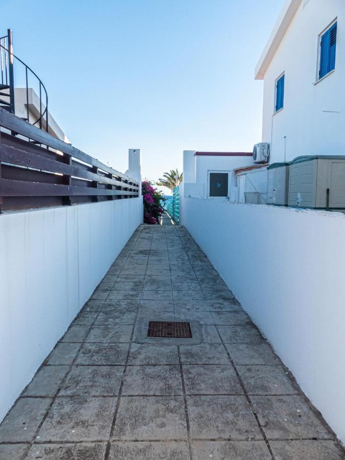 Greek Island Style 2 Bedroom Villa With Pool Next To The Sea Ларнака Экстерьер фото