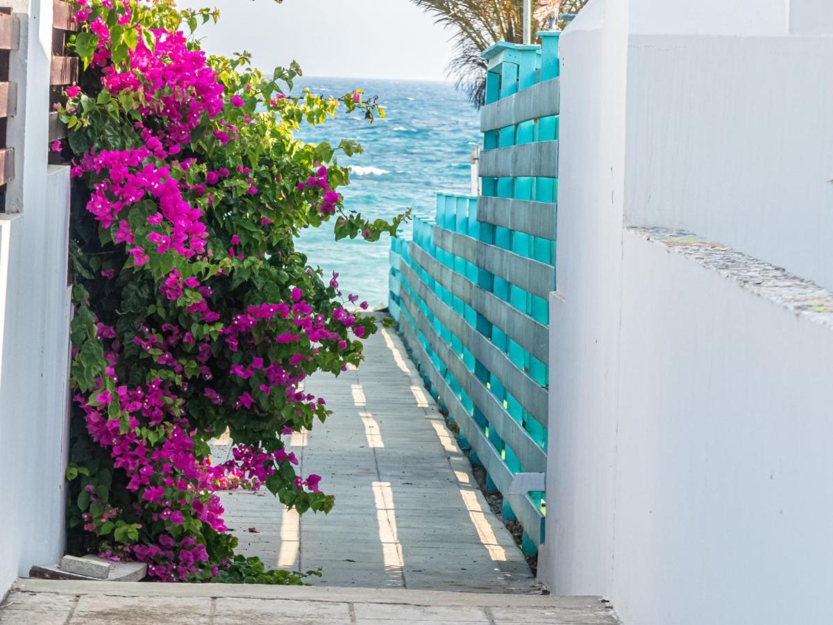 Greek Island Style 2 Bedroom Villa With Pool Next To The Sea Ларнака Экстерьер фото