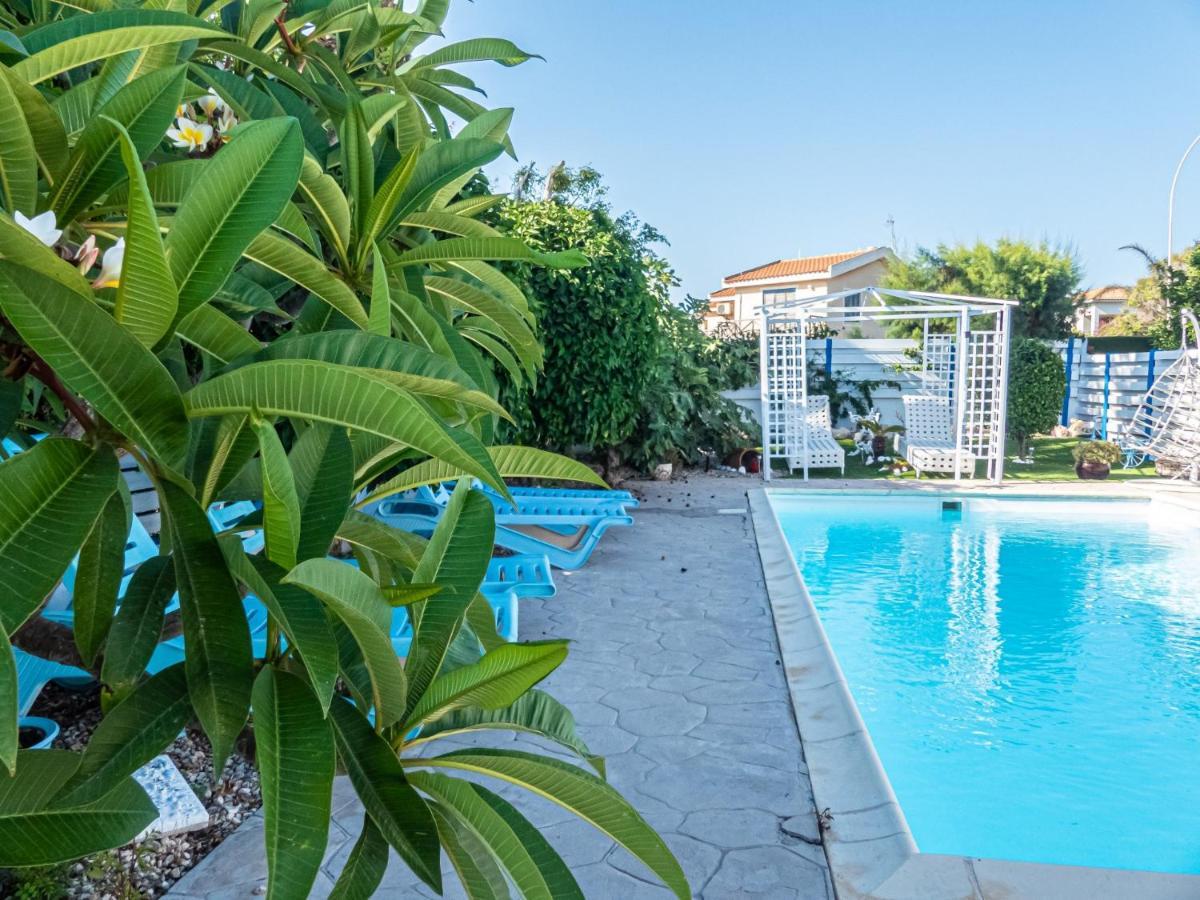 Greek Island Style 2 Bedroom Villa With Pool Next To The Sea Ларнака Экстерьер фото