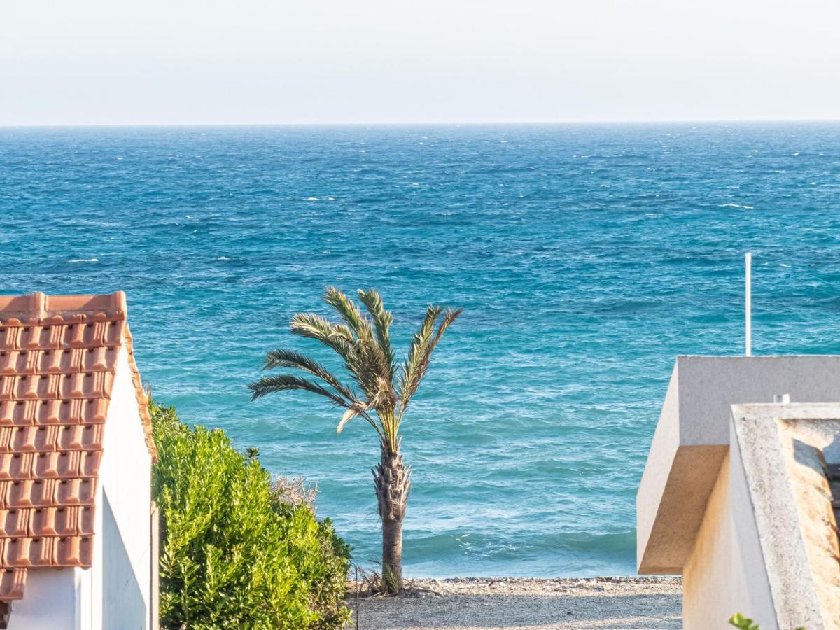 Greek Island Style 2 Bedroom Villa With Pool Next To The Sea Ларнака Экстерьер фото