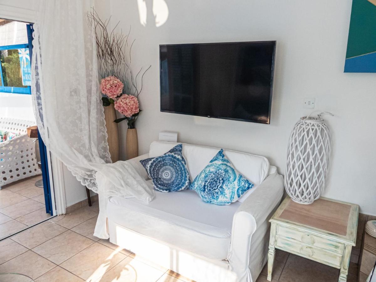Greek Island Style 2 Bedroom Villa With Pool Next To The Sea Ларнака Экстерьер фото