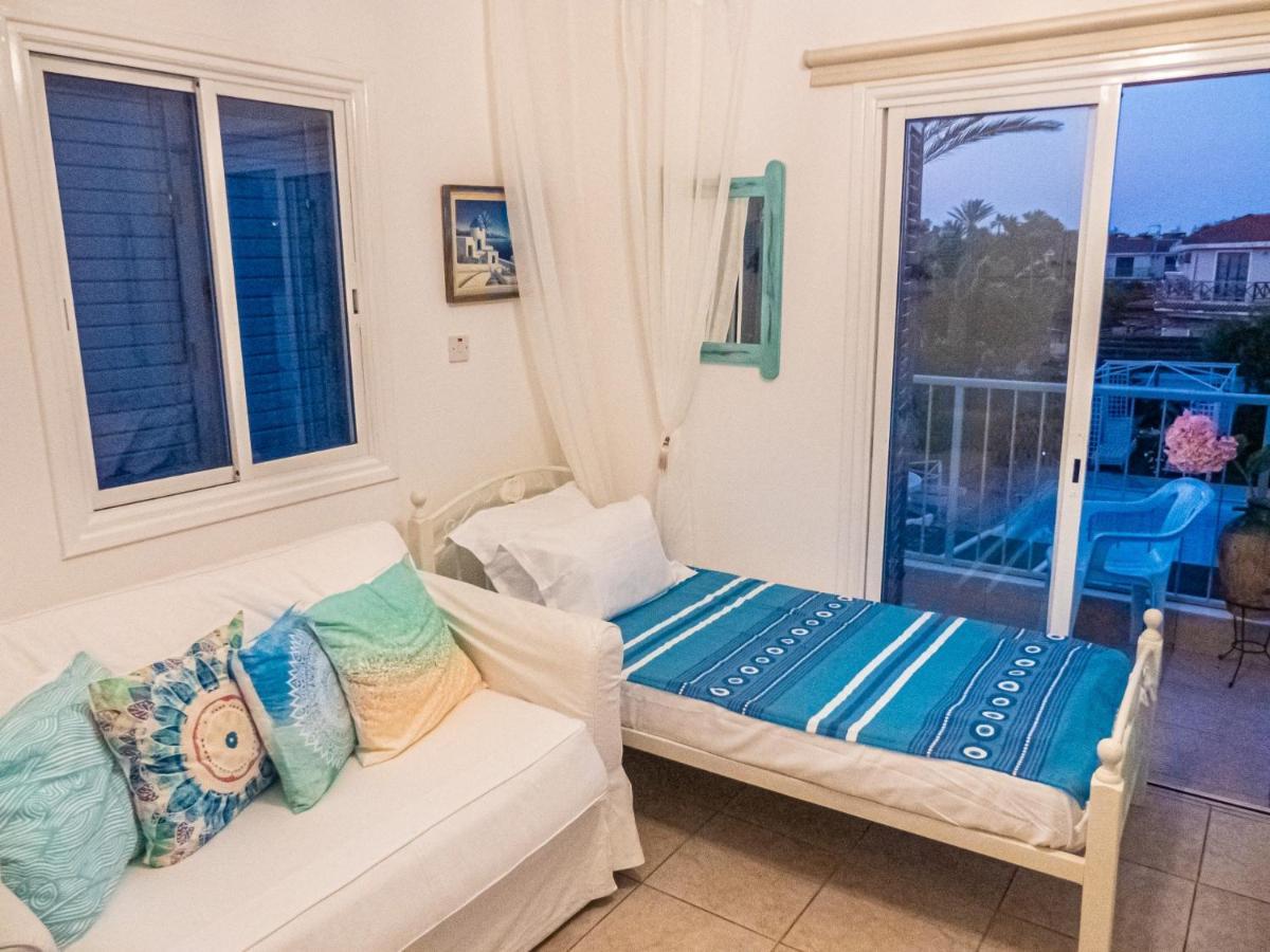 Greek Island Style 2 Bedroom Villa With Pool Next To The Sea Ларнака Экстерьер фото
